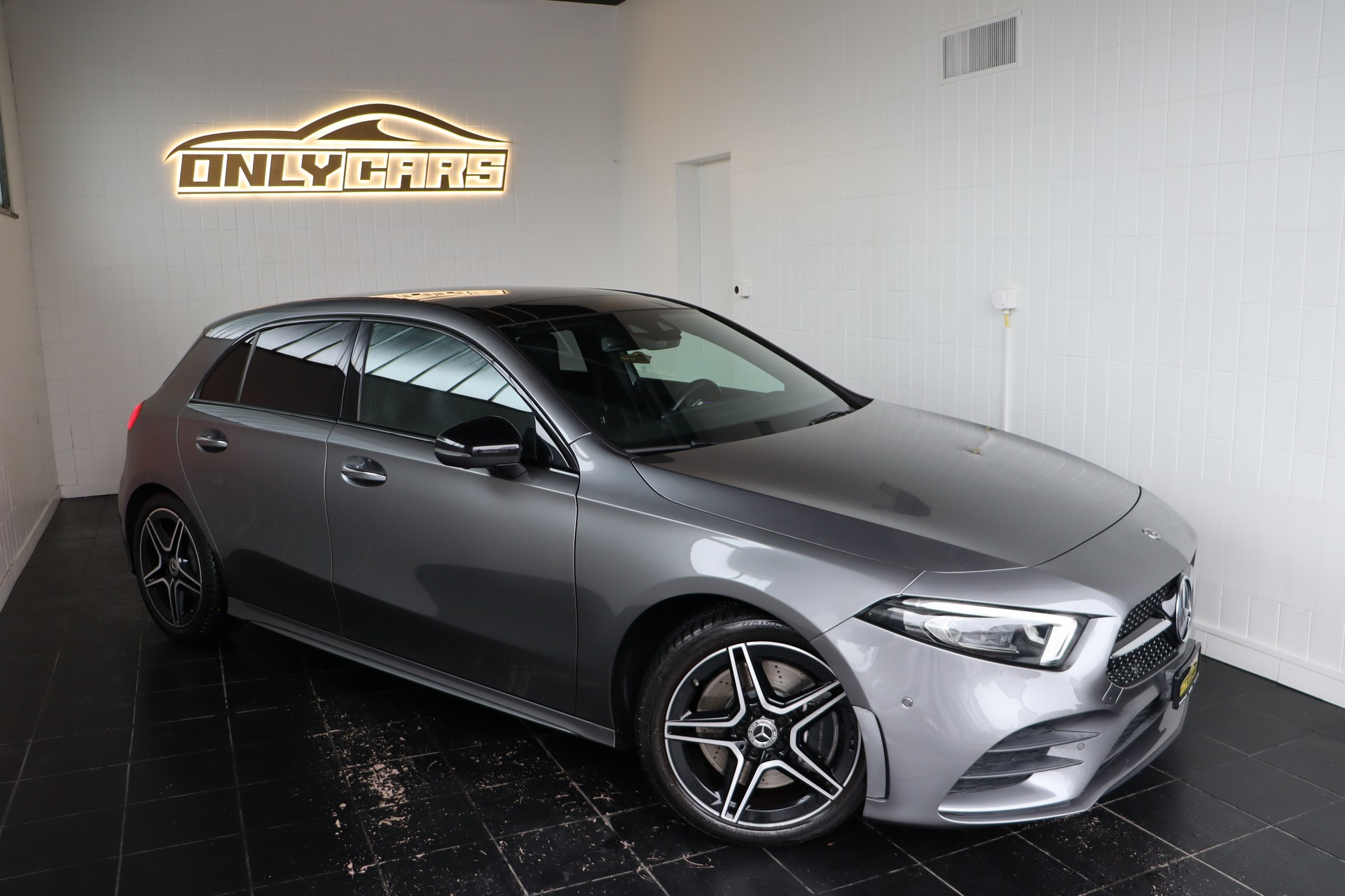 MERCEDES-BENZ A 250 AMG Line 7G-DCT-showroom-element-2