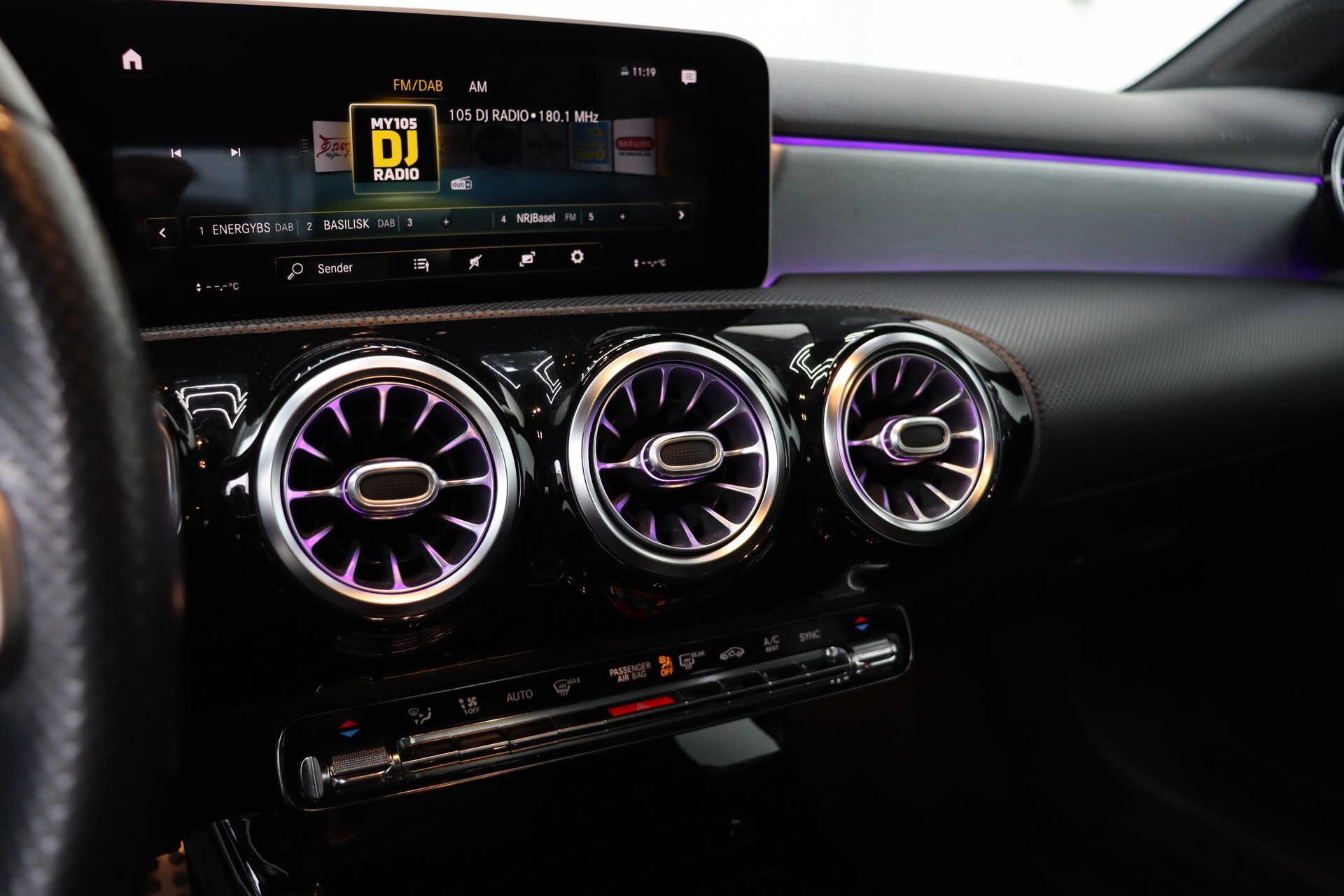 MERCEDES-BENZ A 250 AMG Line 7G-DCT-image-10