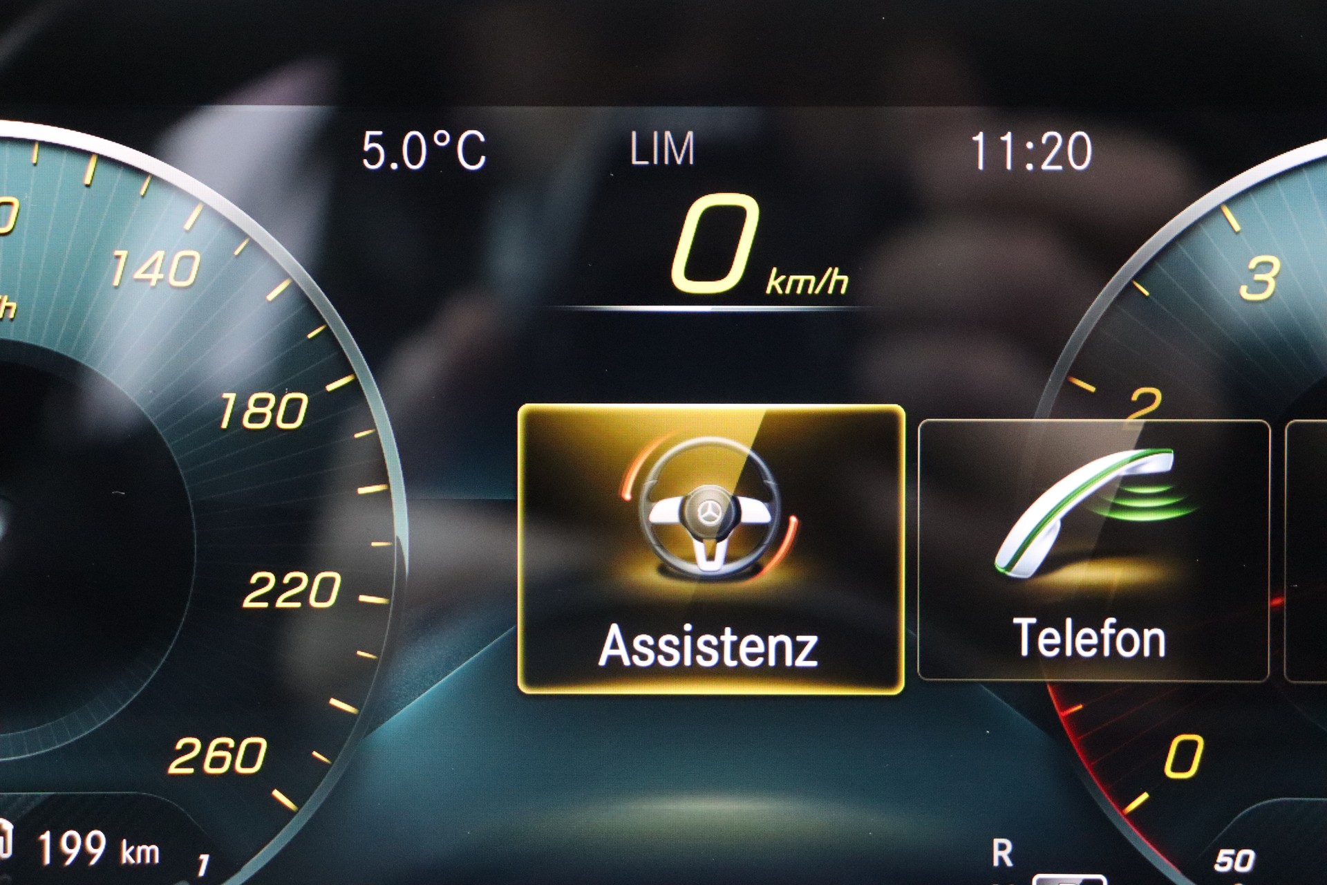 MERCEDES-BENZ A 250 AMG Line 7G-DCT-image-13