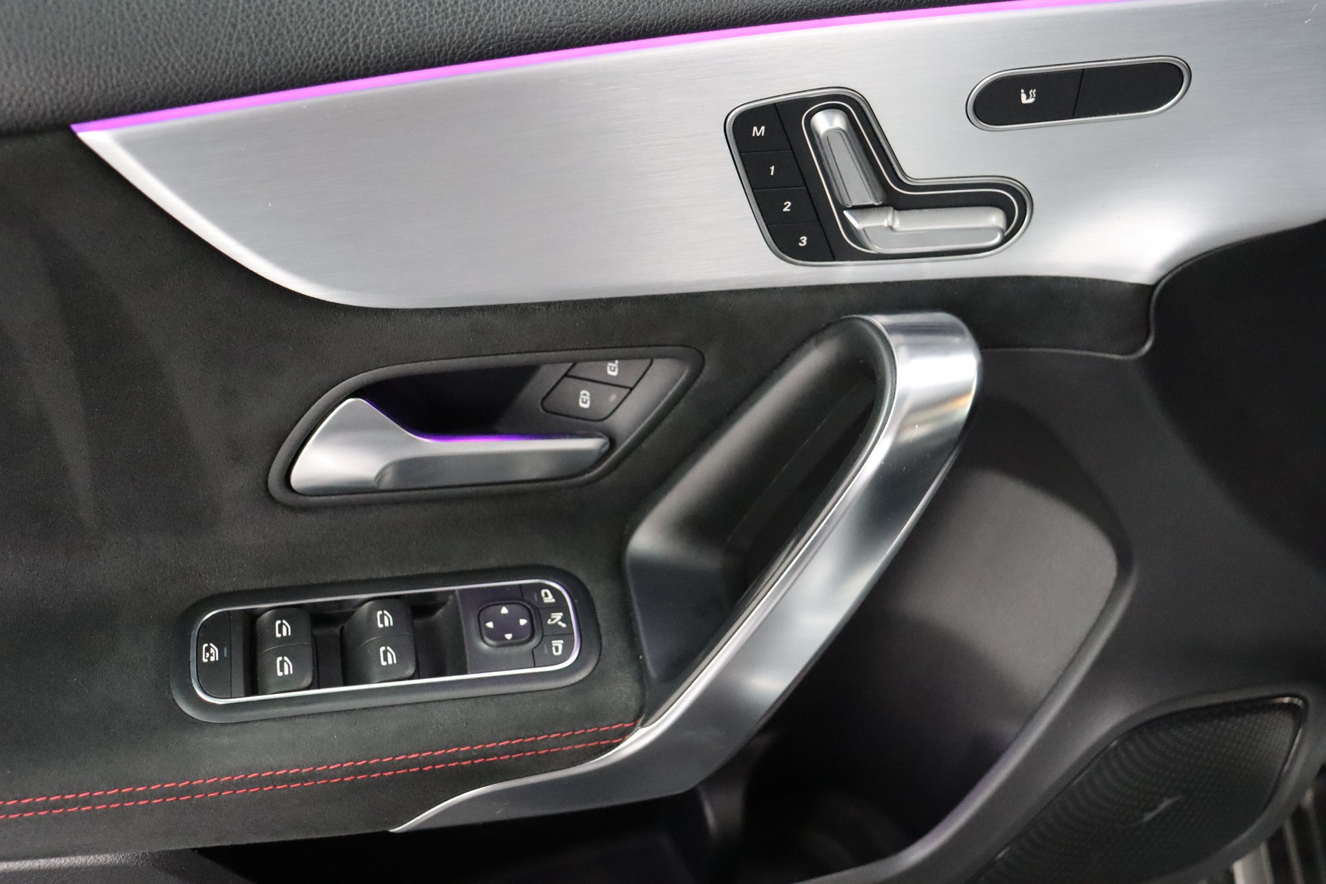 MERCEDES-BENZ A 250 AMG Line 7G-DCT-image-14