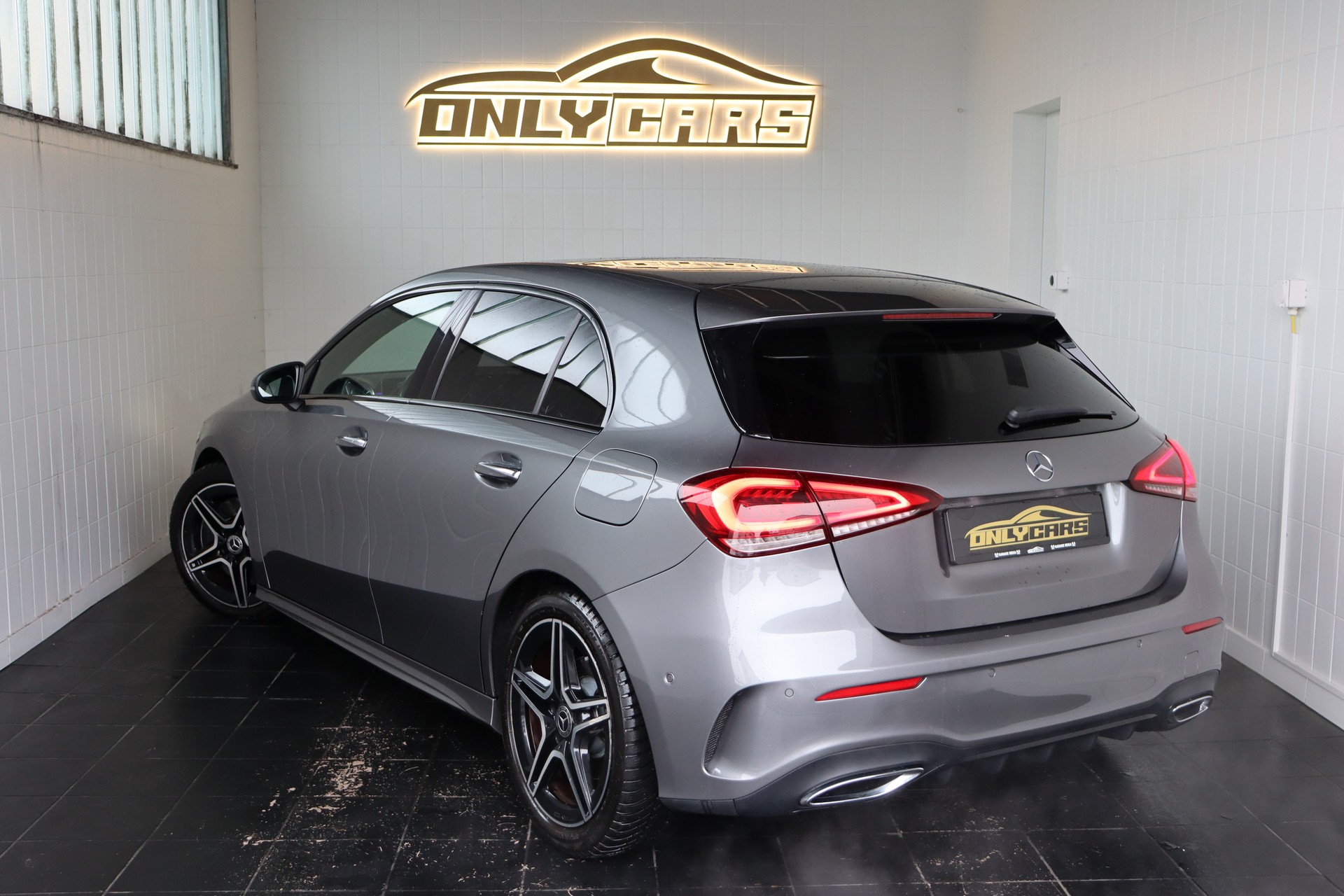 MERCEDES-BENZ A 250 AMG Line 7G-DCT-image-5