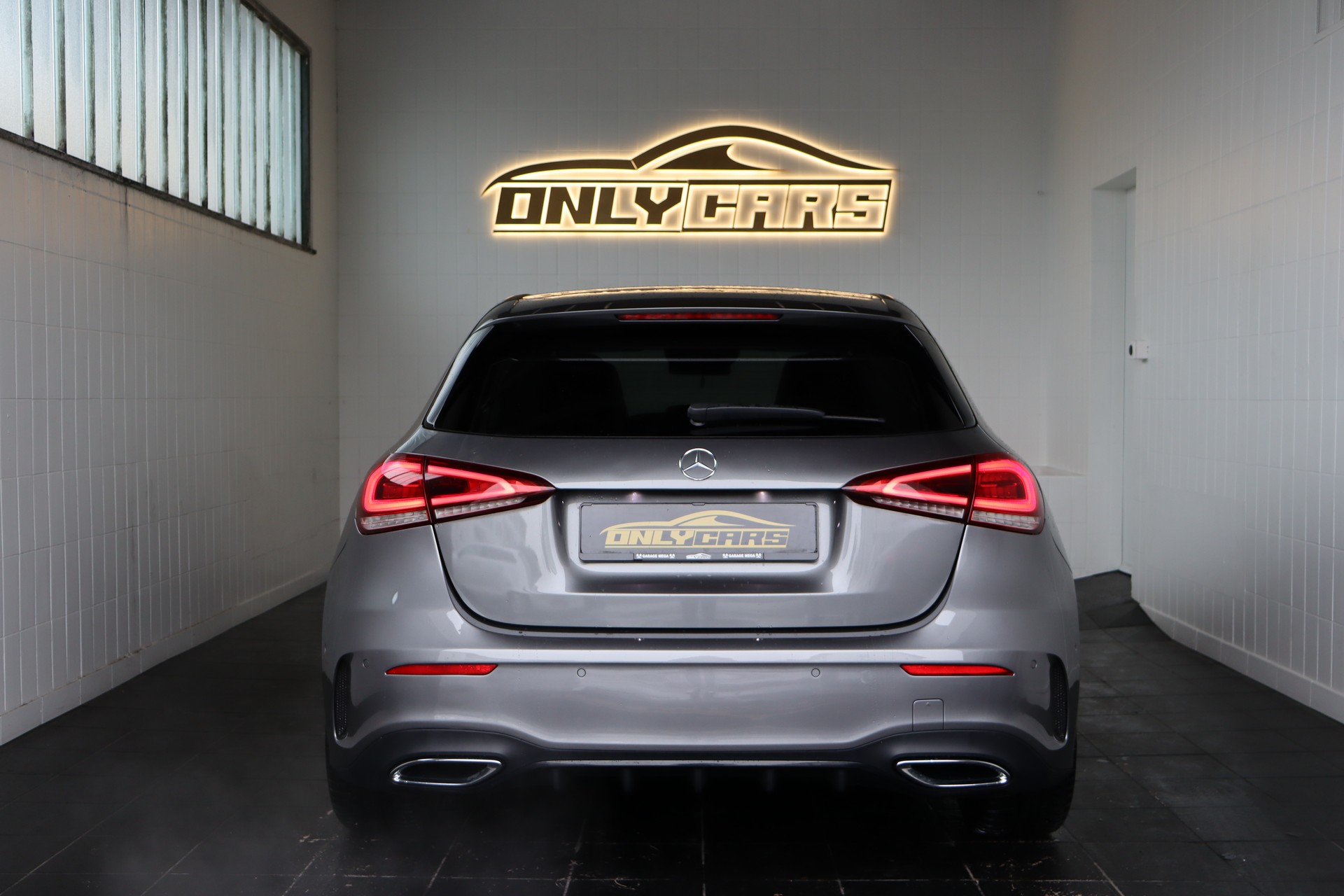 MERCEDES-BENZ A 250 AMG Line 7G-DCT-image-4