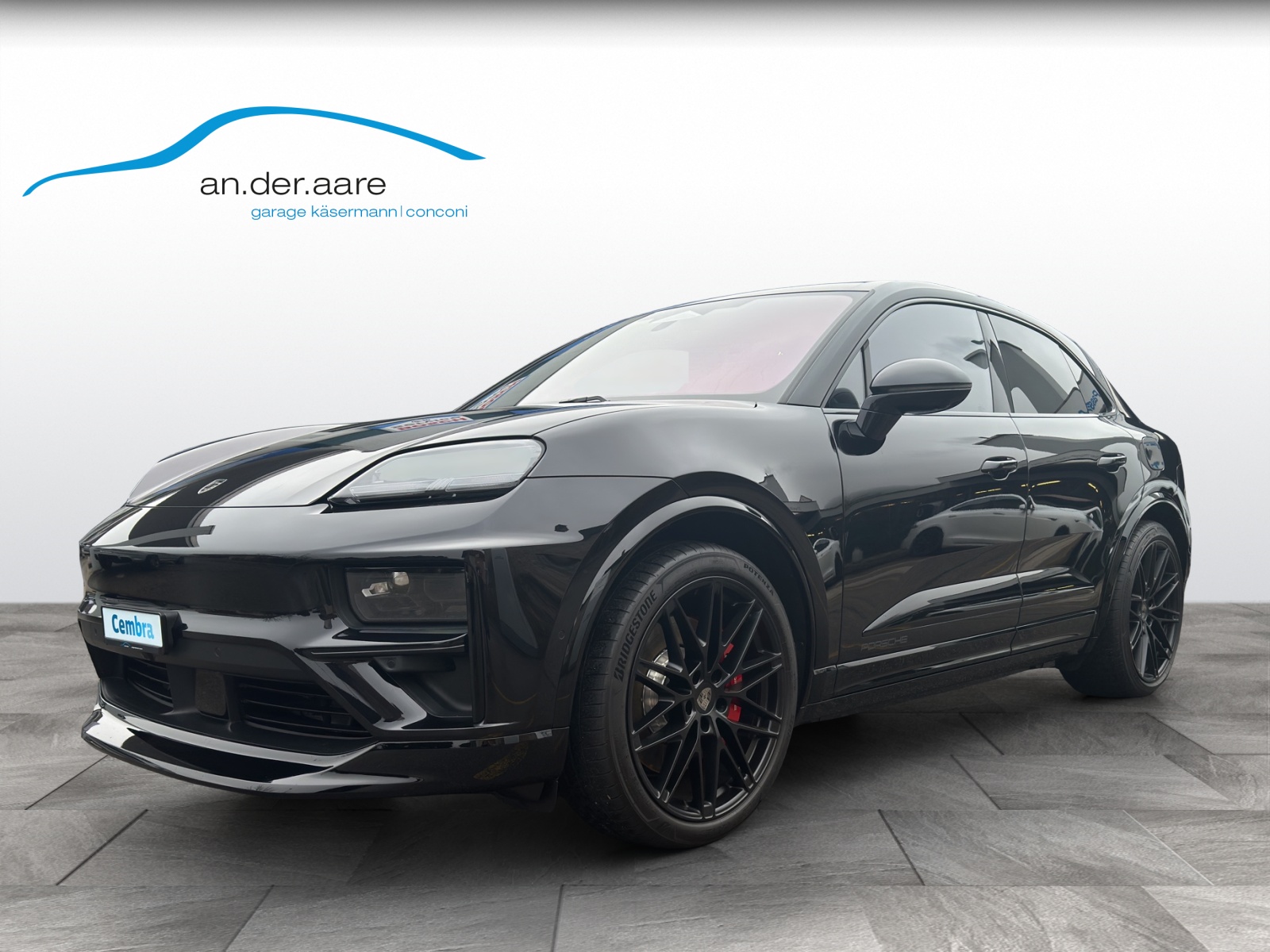 PORSCHE Macan Turbo 100kWh-showroom-element-1