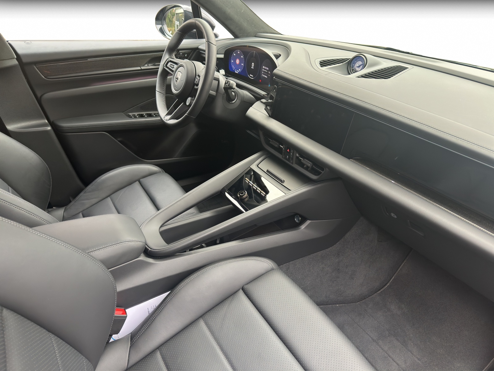 PORSCHE Macan Turbo 100kWh-image-11