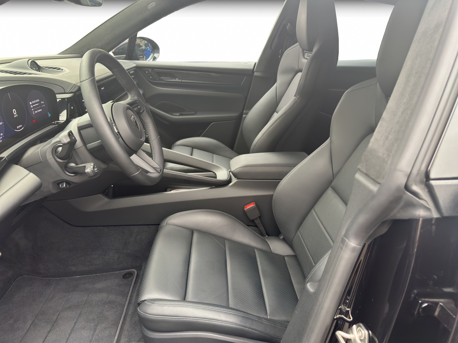 PORSCHE Macan Turbo 100kWh-image-9