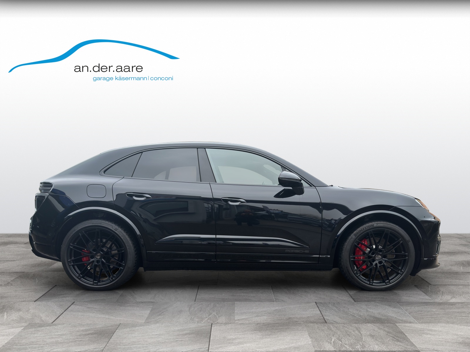 PORSCHE Macan Turbo 100kWh-showroom-element-3