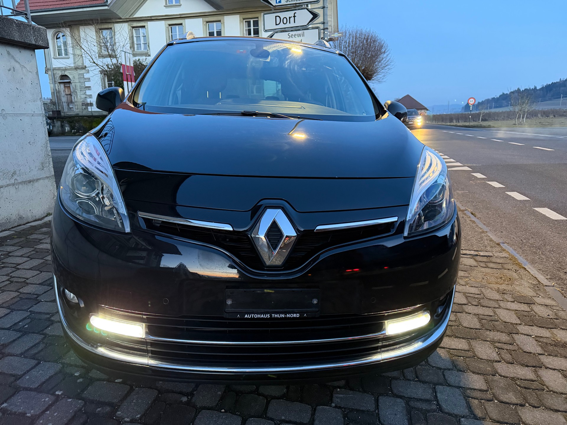 RENAULT Grand Scénic 1.2 16V Turbo Swiss Edition-image-6
