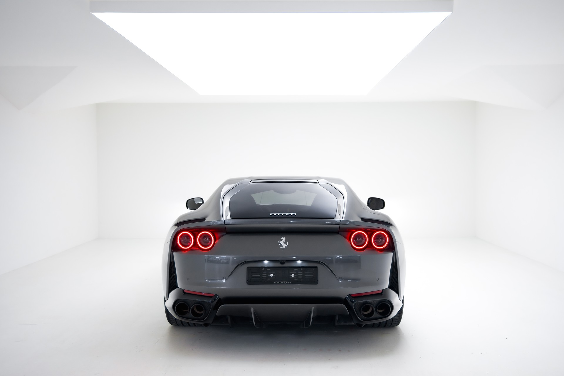FERRARI 812 Superfast-image-9