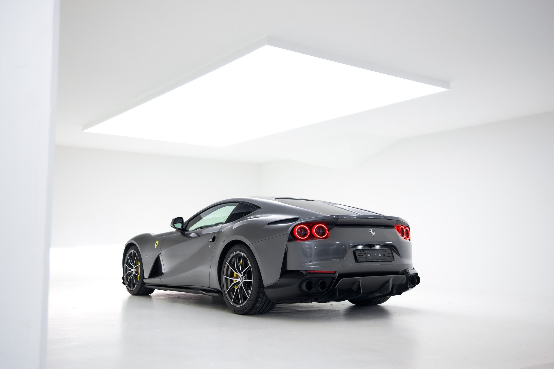 FERRARI 812 Superfast-image-7