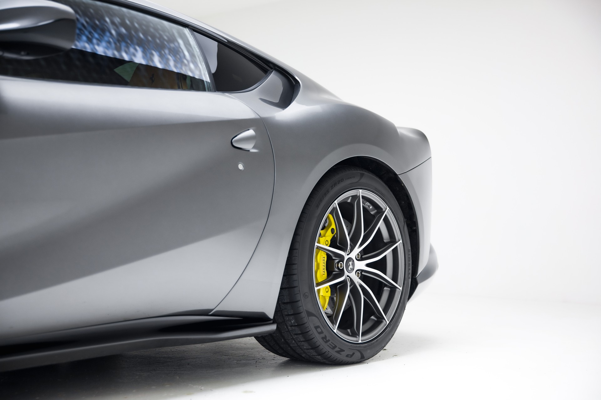 FERRARI 812 Superfast-image-17
