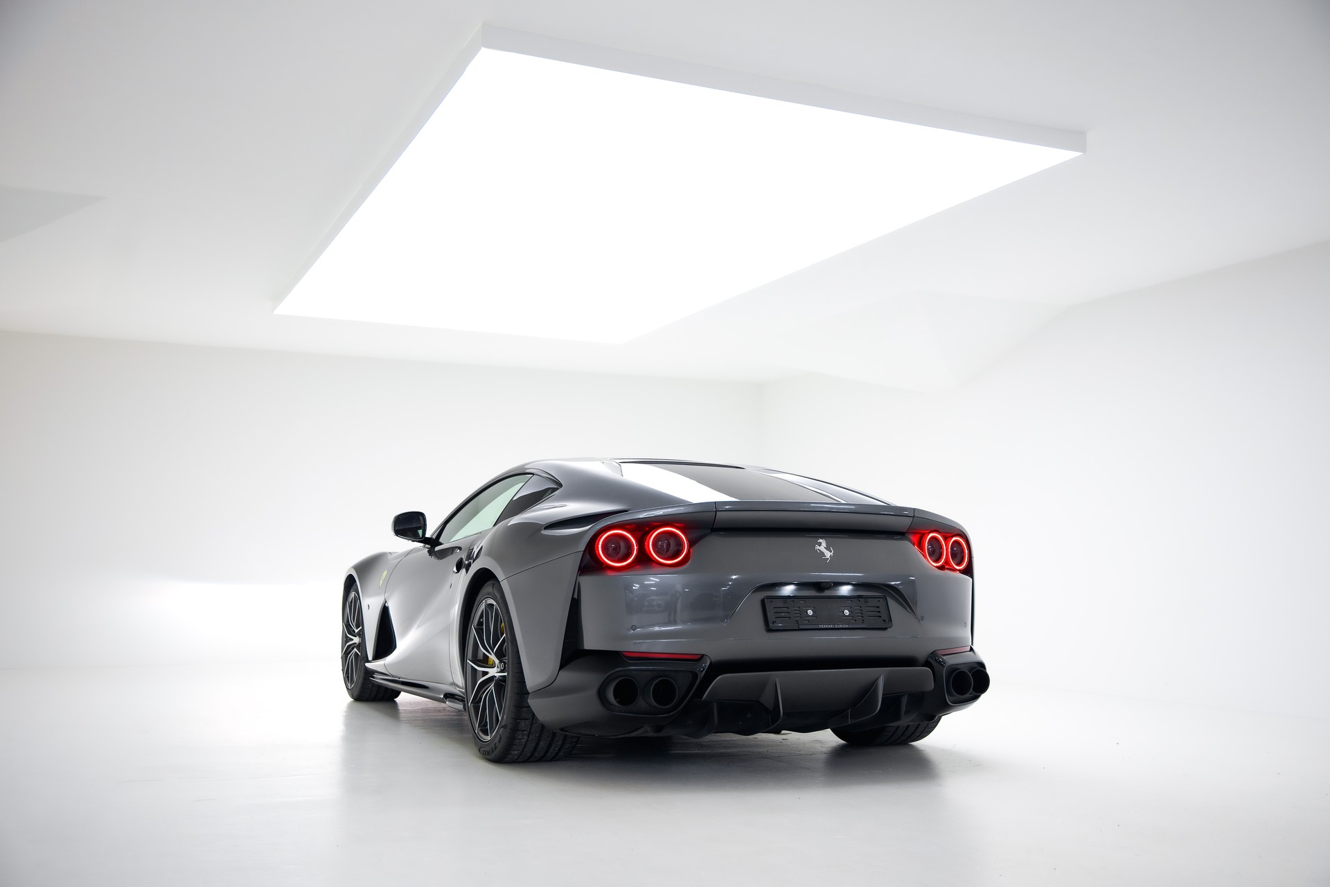 FERRARI 812 Superfast-image-8