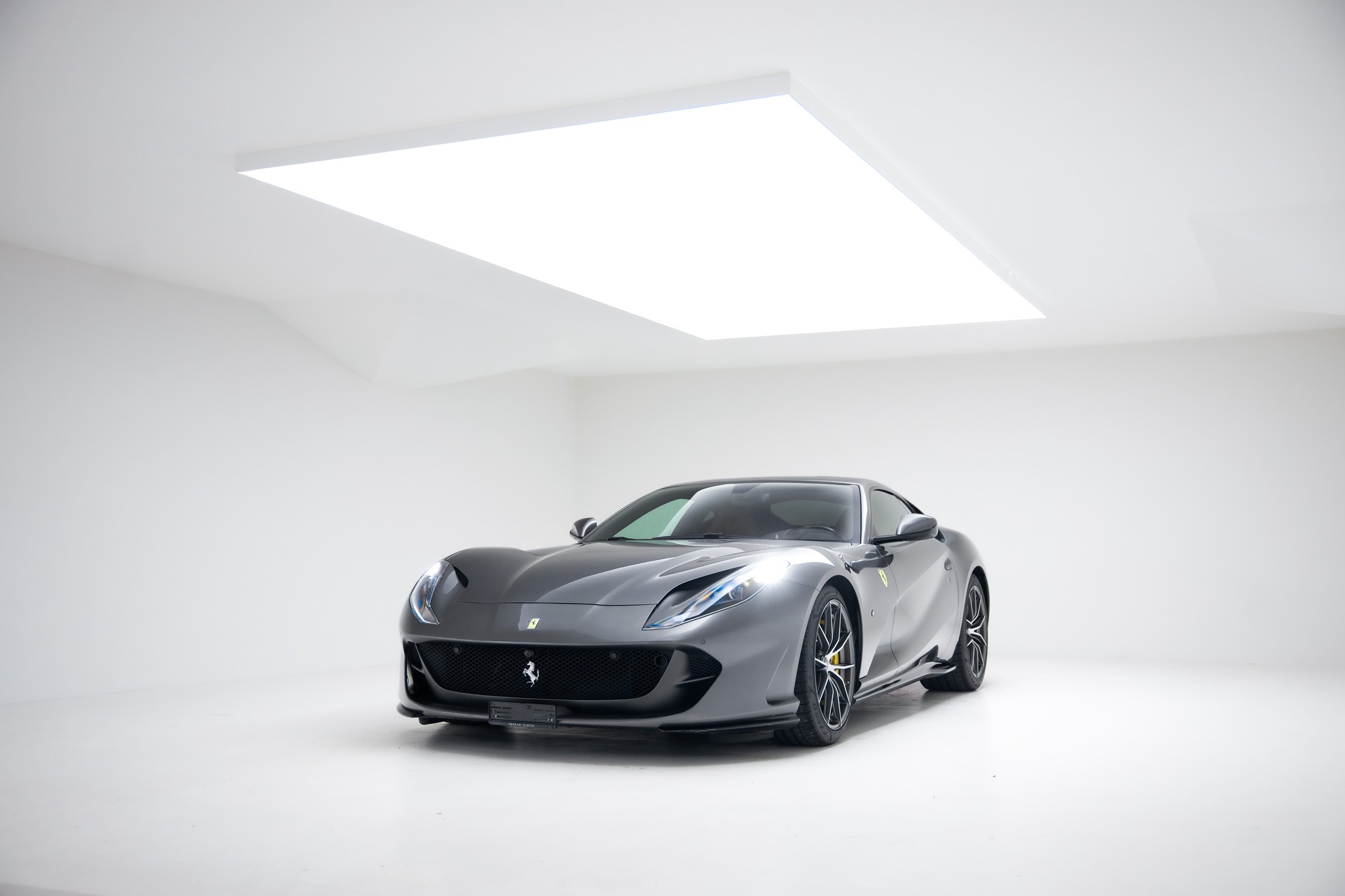 FERRARI 812 Superfast-showroom-element-3