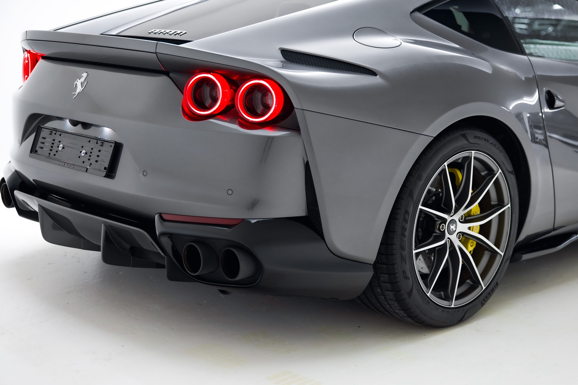 FERRARI 812 Superfast-image-14