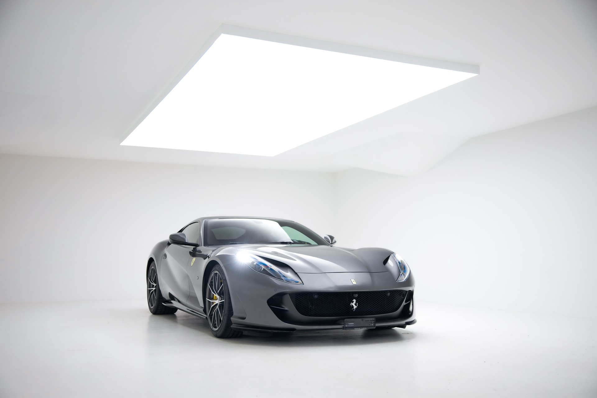FERRARI 812 Superfast-image-5