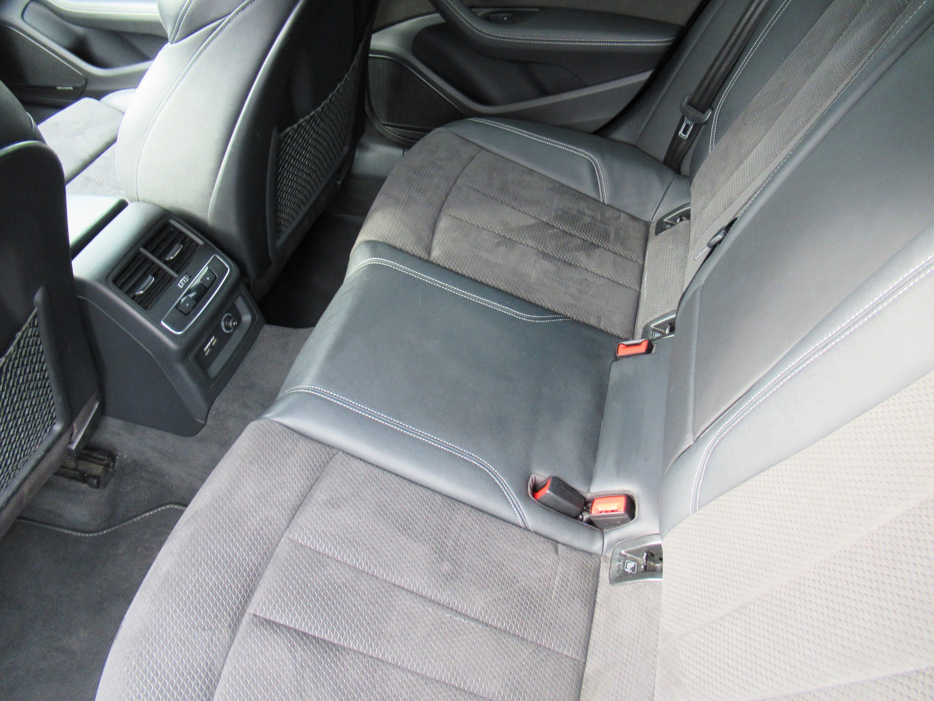 AUDI S4 Avant 3.0 TFSI quattro tiptronic-image-12