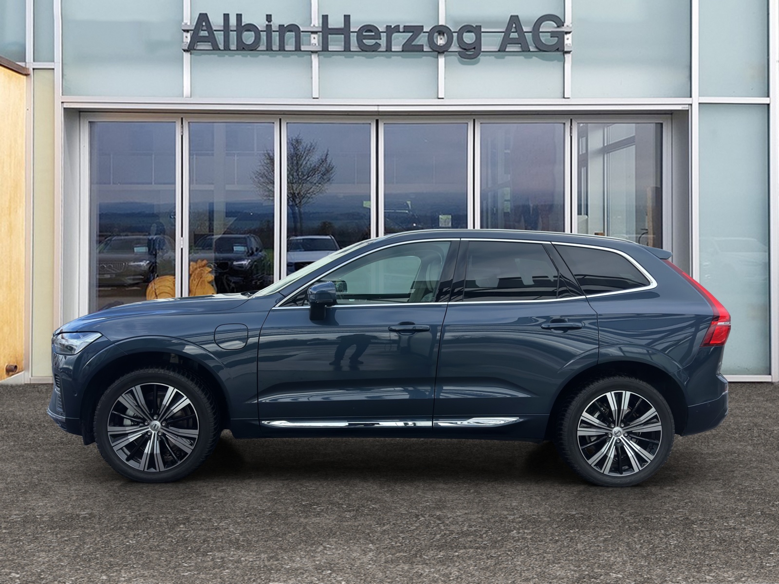 VOLVO XC60 2.0 T6 TE Ultra Bright eAWD-showroom-element-1