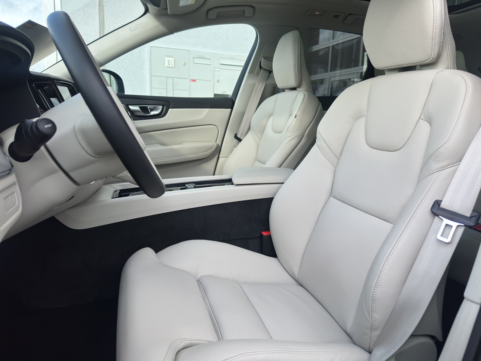 VOLVO XC60 2.0 T6 TE Ultra Bright eAWD-image-9