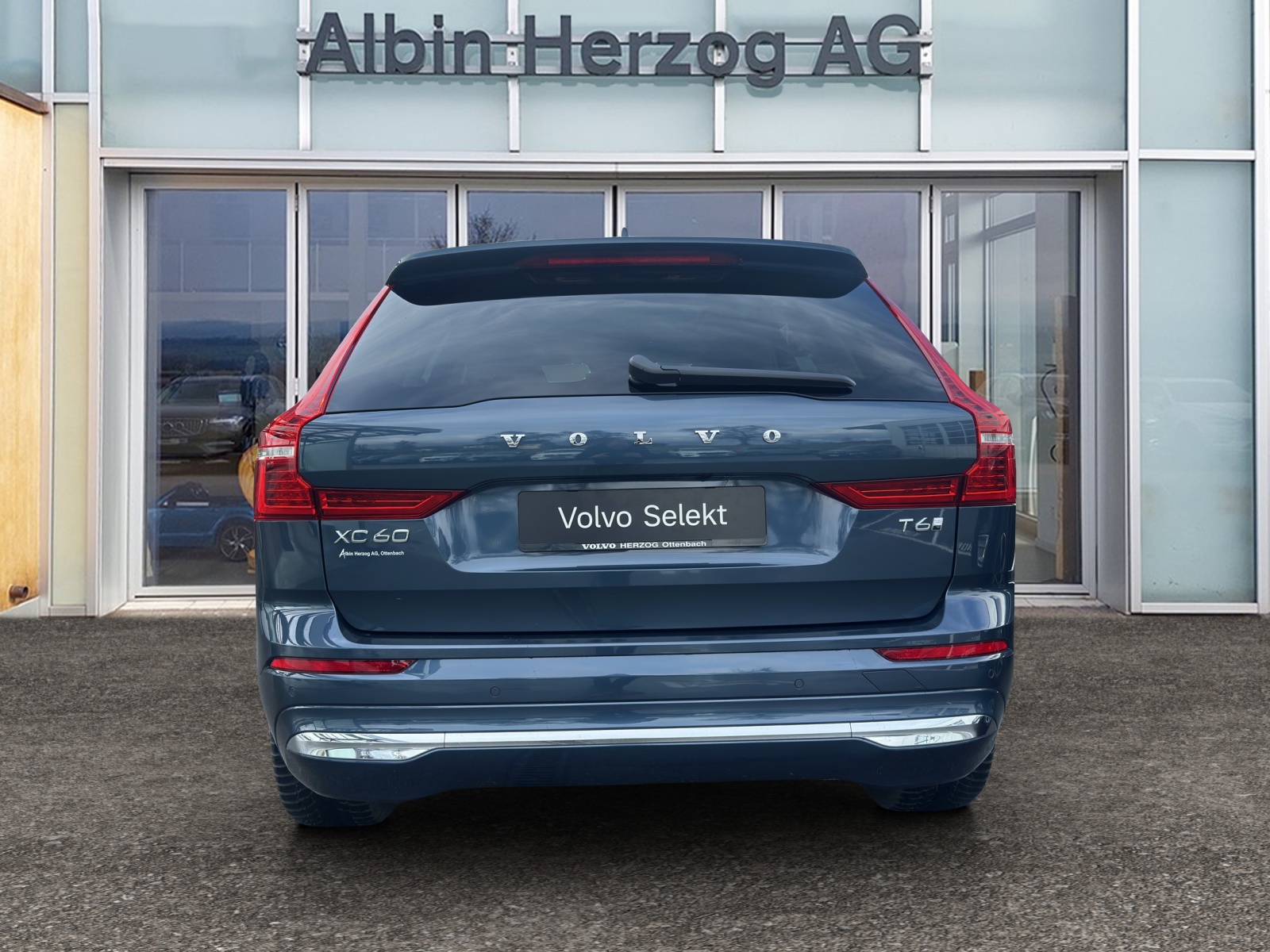 VOLVO XC60 2.0 T6 TE Ultra Bright eAWD-showroom-element-3