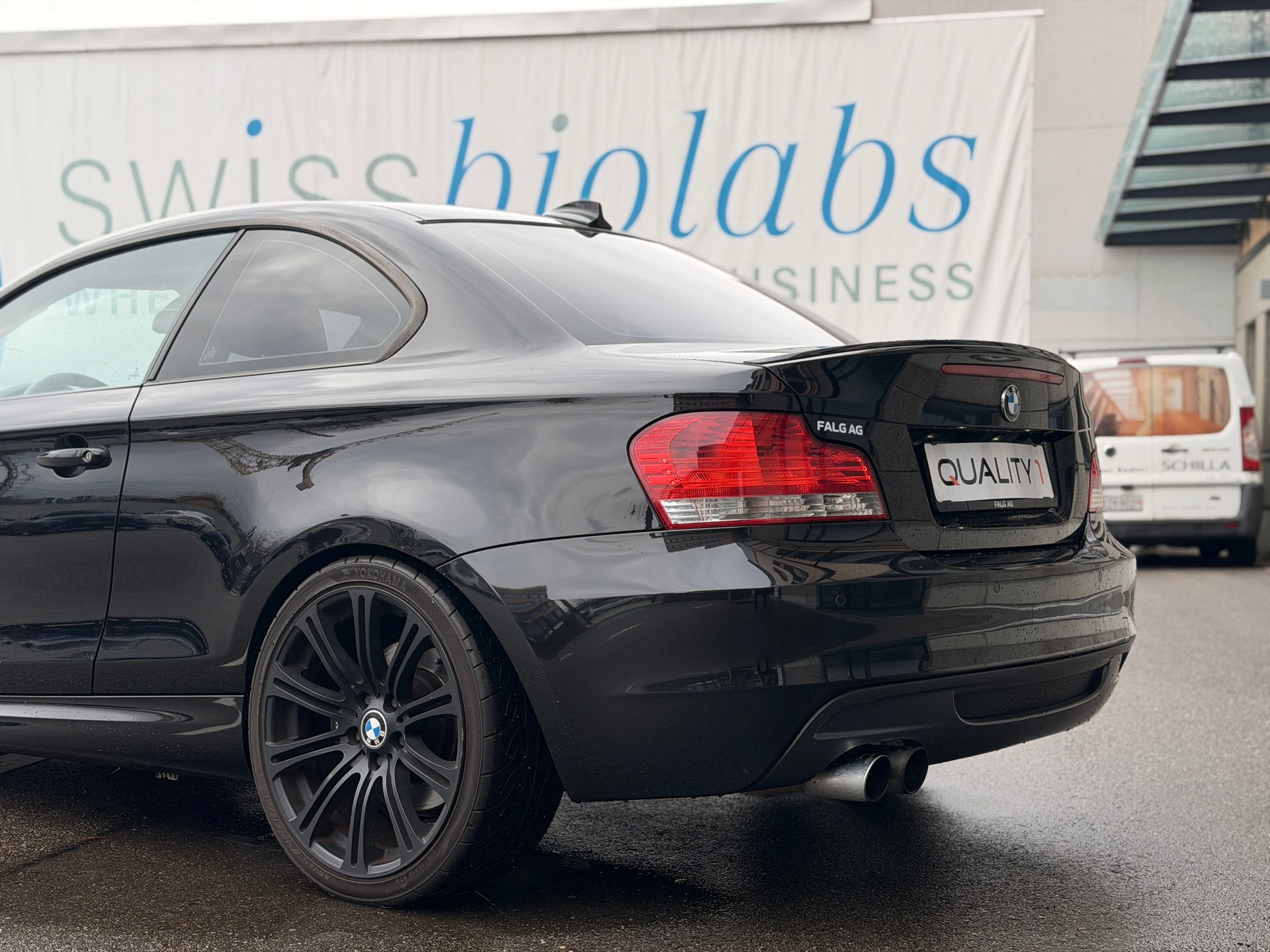 BMW 135i Coupé-image-10