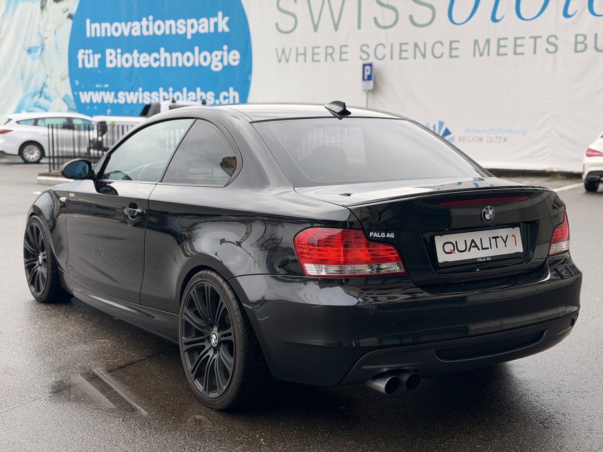 BMW 135i Coupé-showroom-element-2
