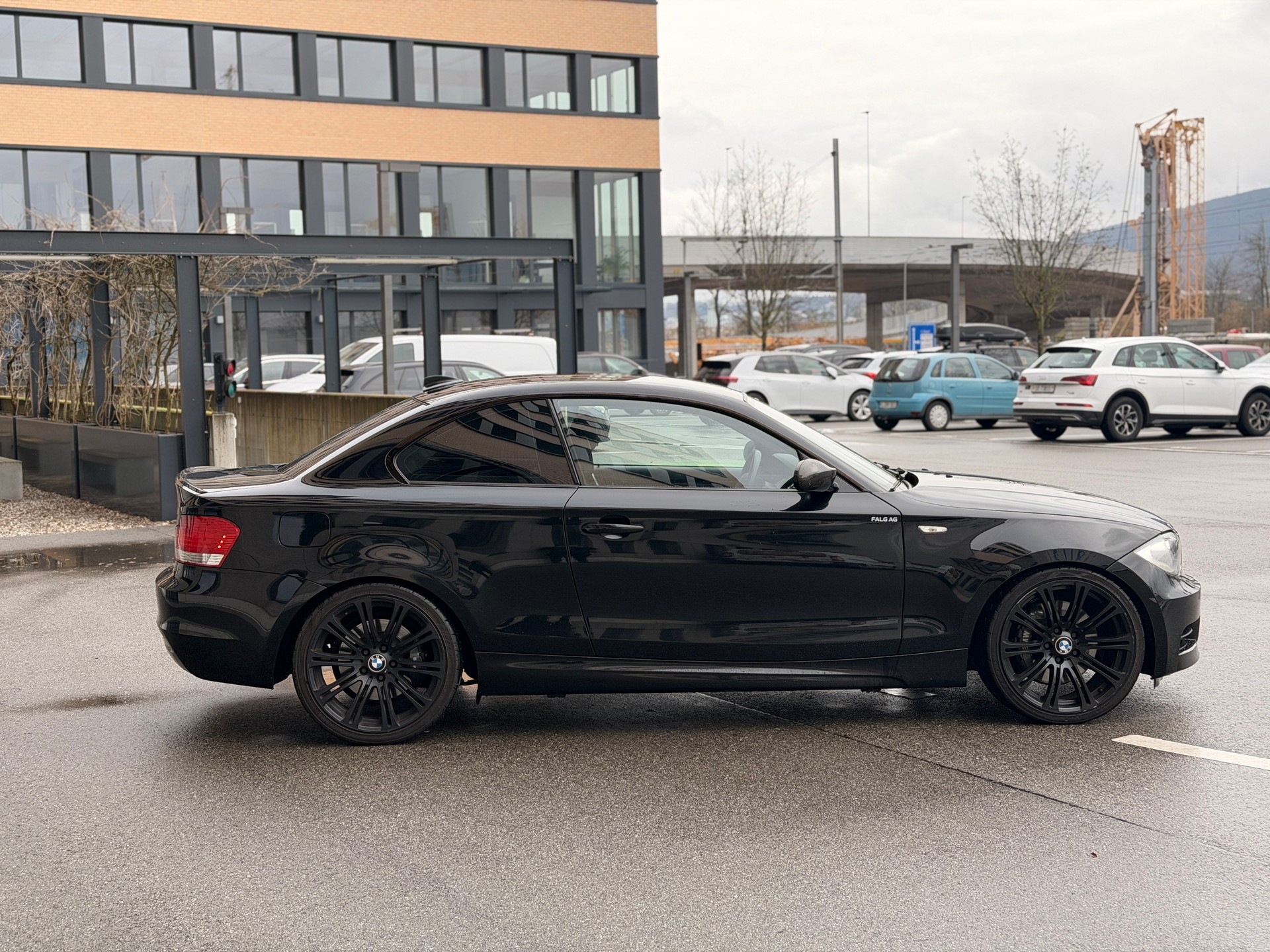 BMW 135i Coupé-showroom-element-3