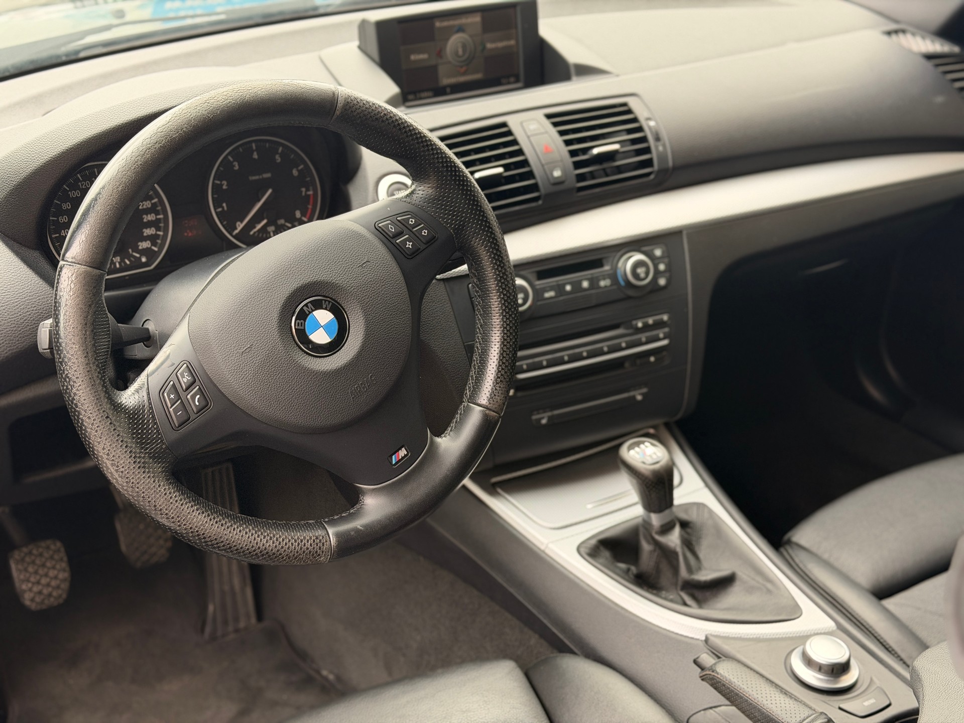 BMW 135i Coupé-image-15