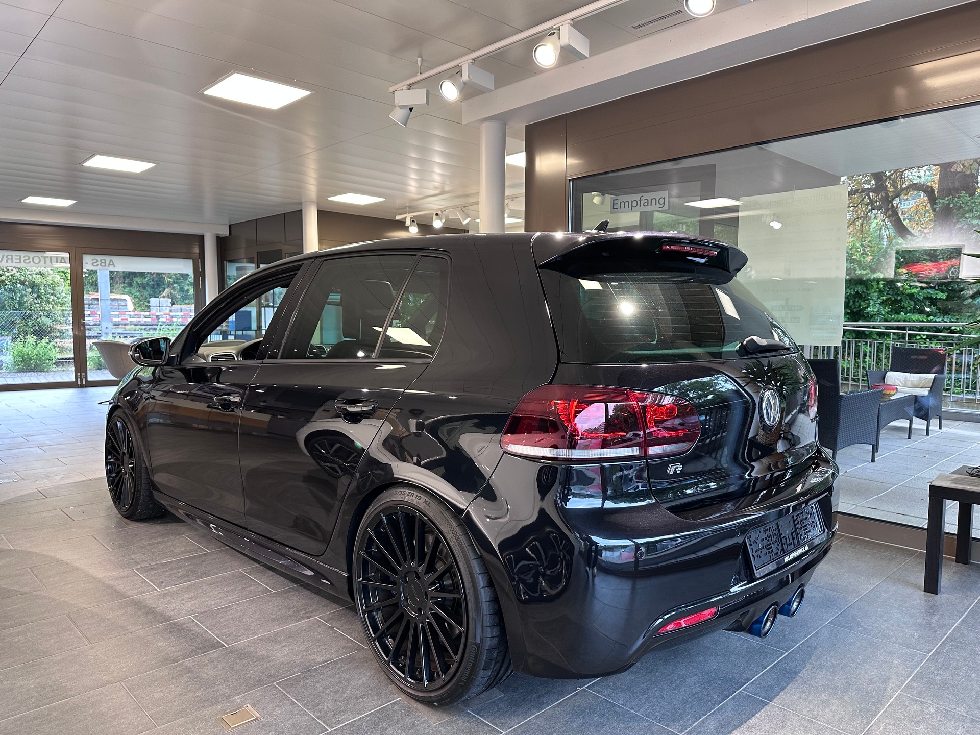 VW Golf 2.0 TSI R 4Motion DSG-image-2