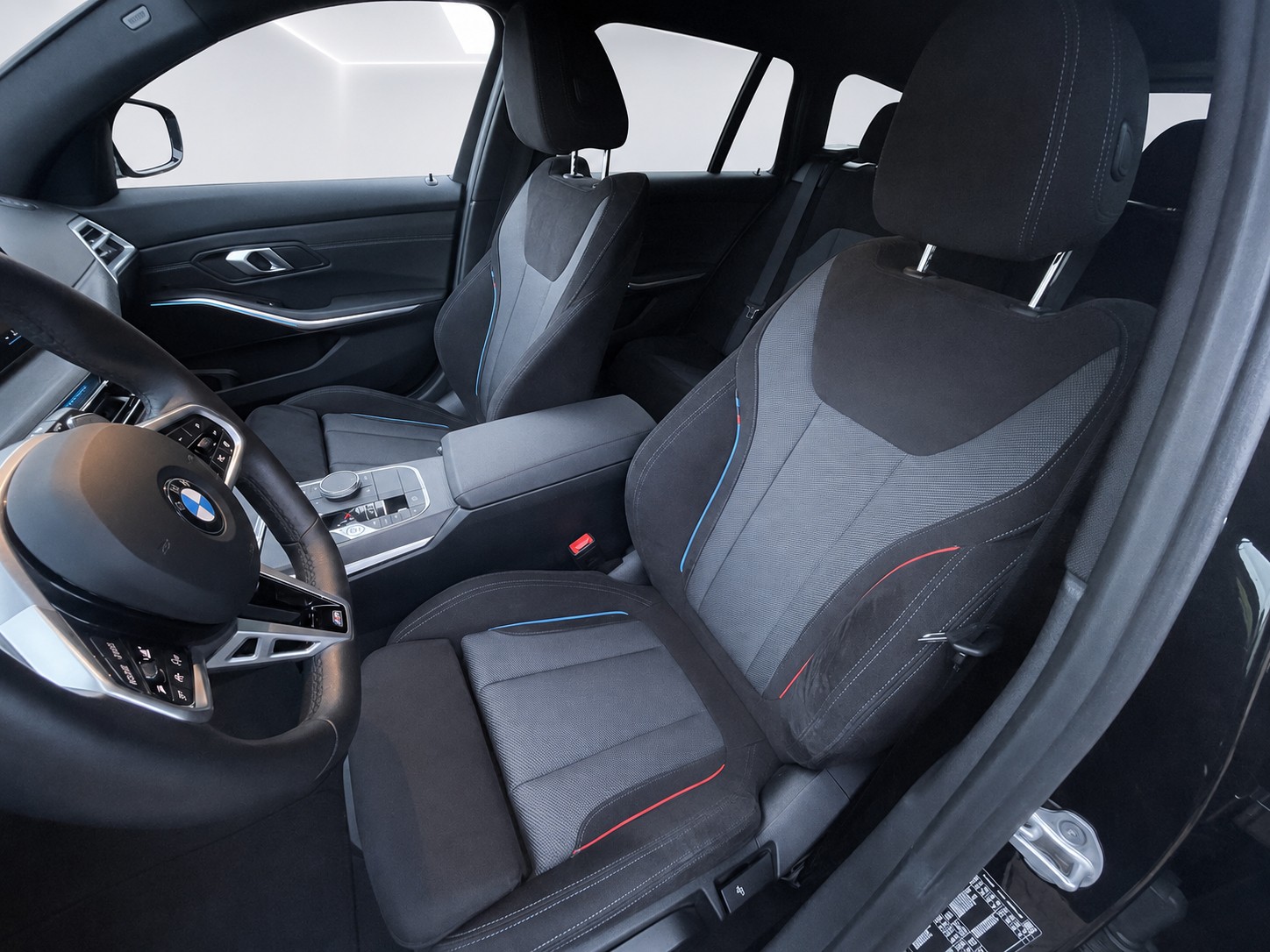 BMW 320d xDrive 48V Steptronic M Sport-image-14