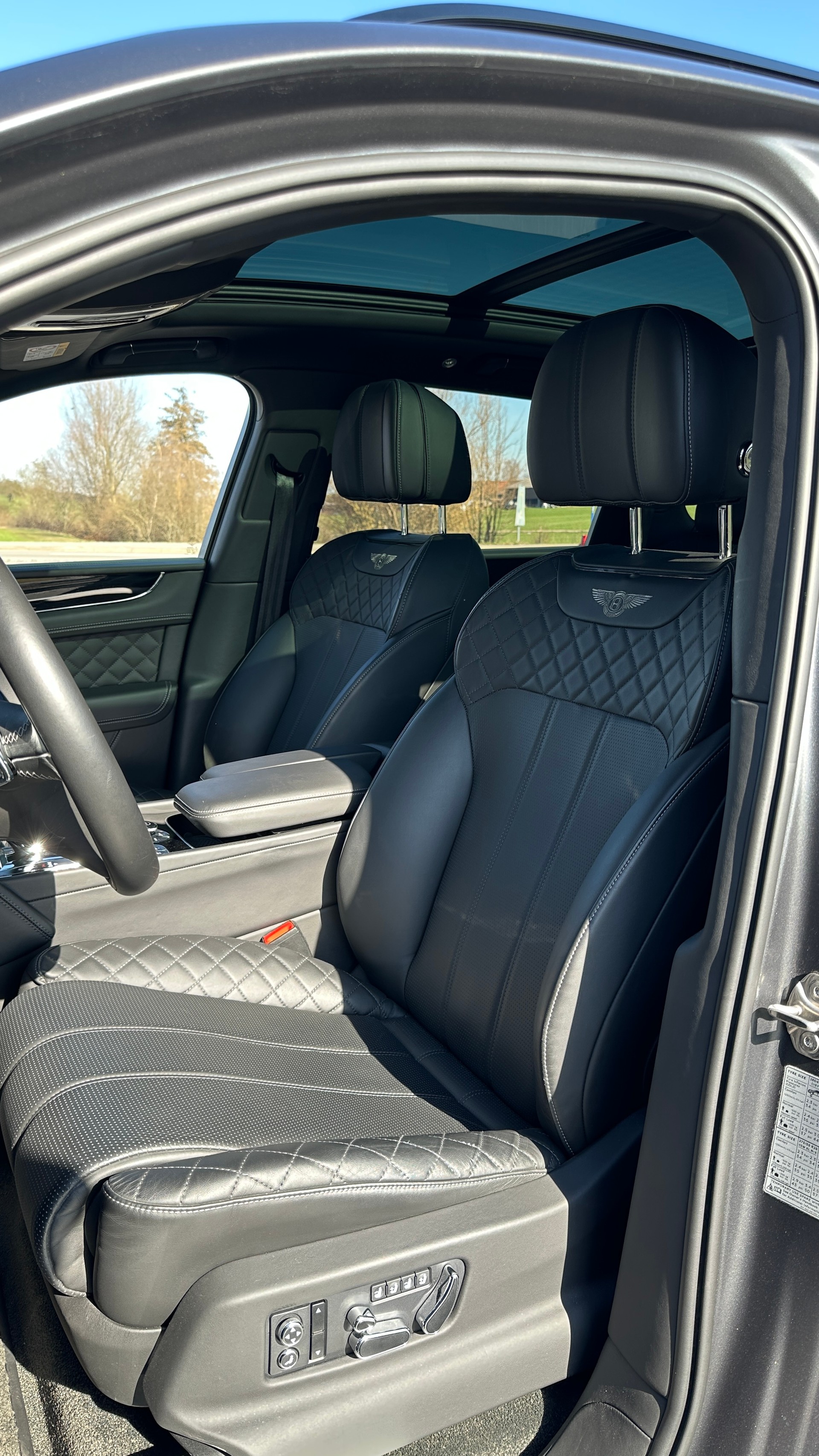 BENTLEY Bentayga W12-image-16