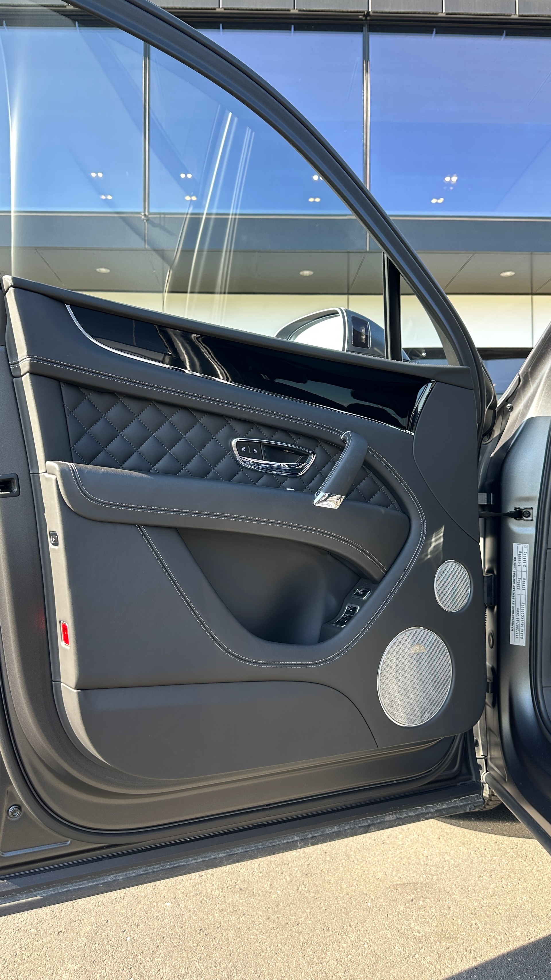 BENTLEY Bentayga W12-image-17