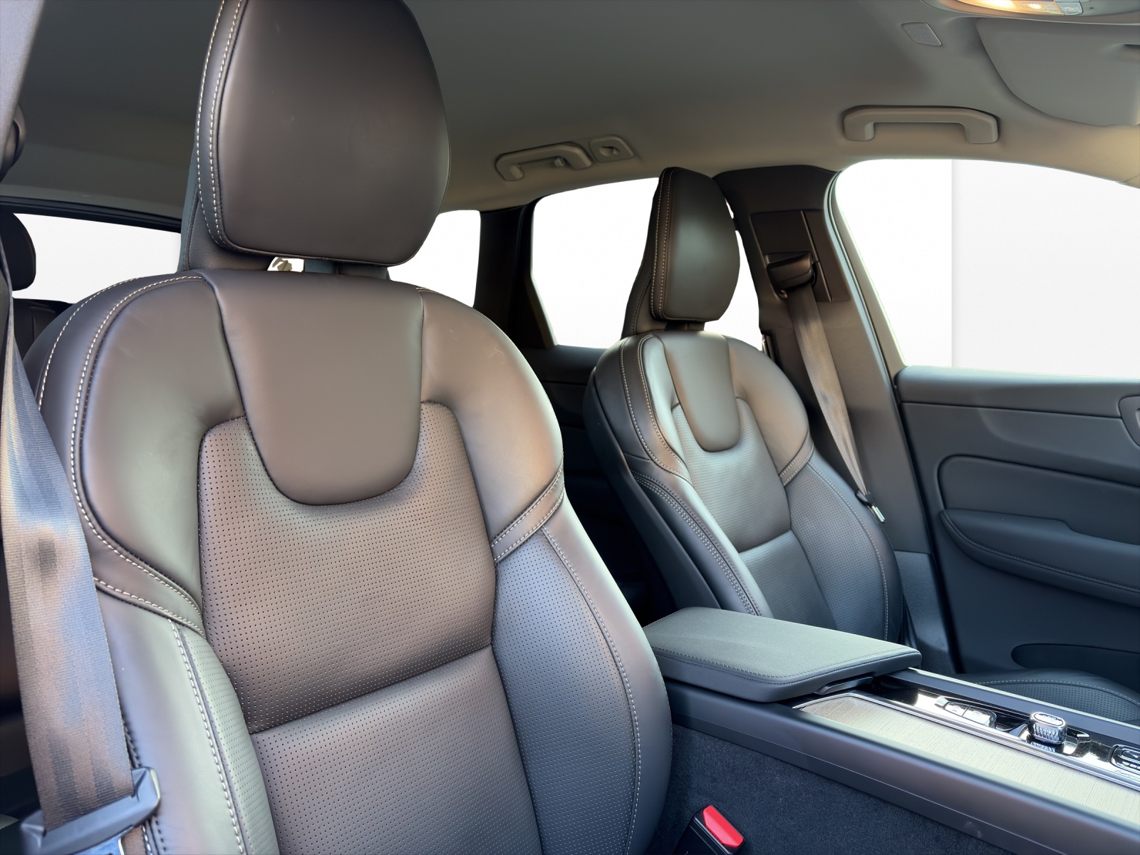 VOLVO XC60 2.0 B5 MH Plus Dark AWD-image-13