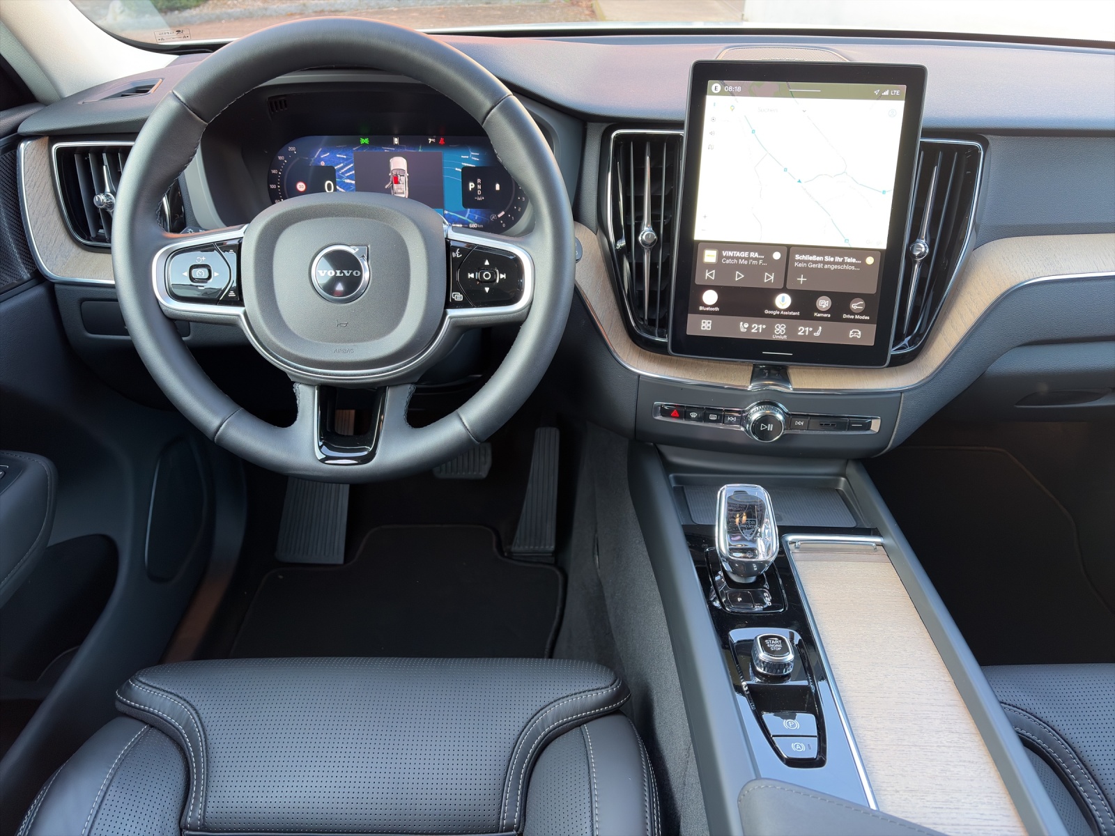 VOLVO XC60 2.0 B5 MH Plus Dark AWD-image-8