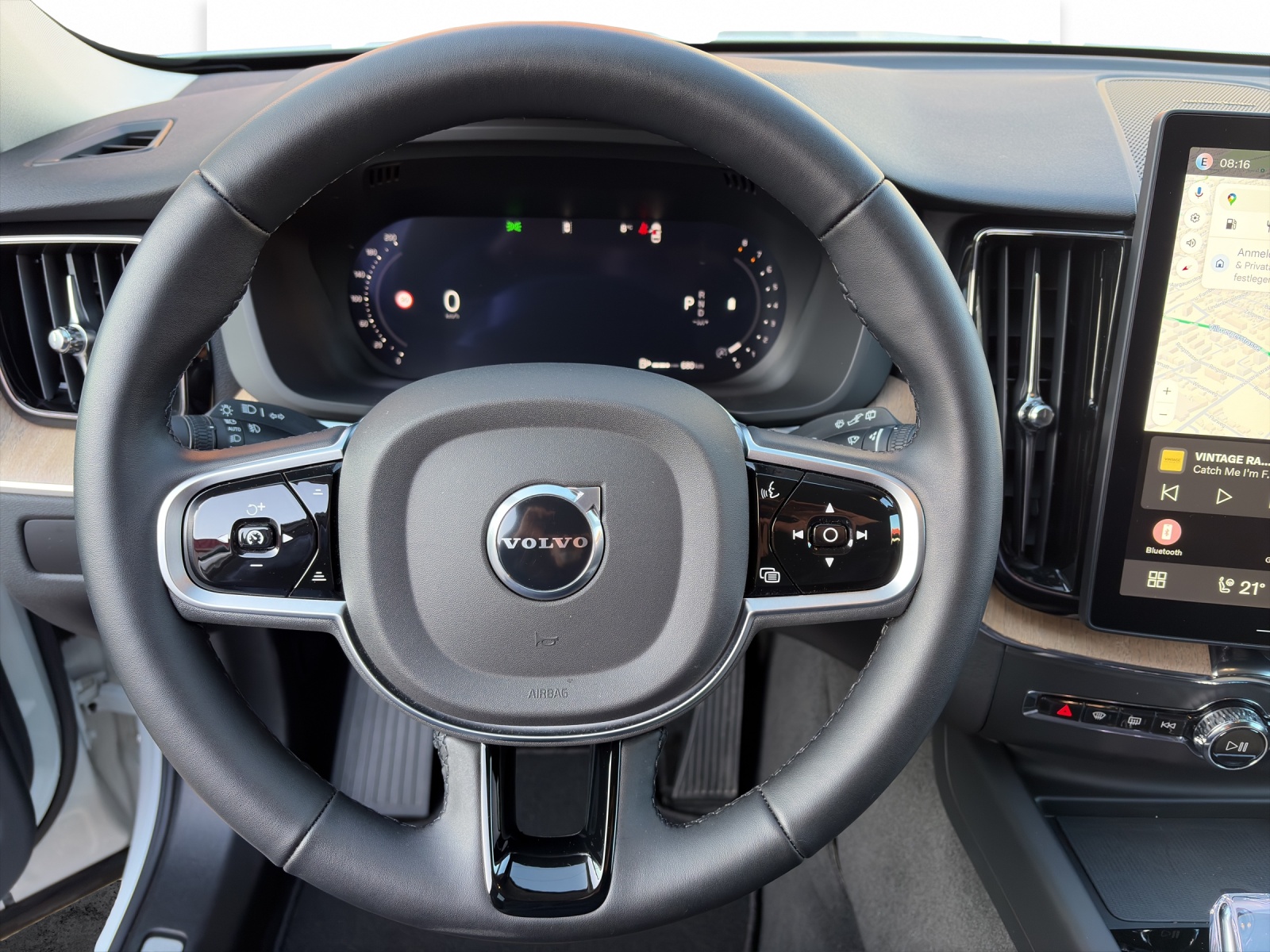 VOLVO XC60 2.0 B5 MH Plus Dark AWD-image-10
