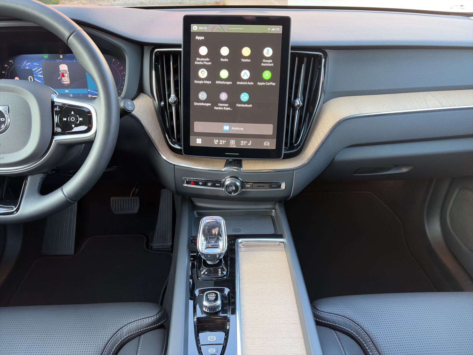 VOLVO XC60 2.0 B5 MH Plus Dark AWD-image-9