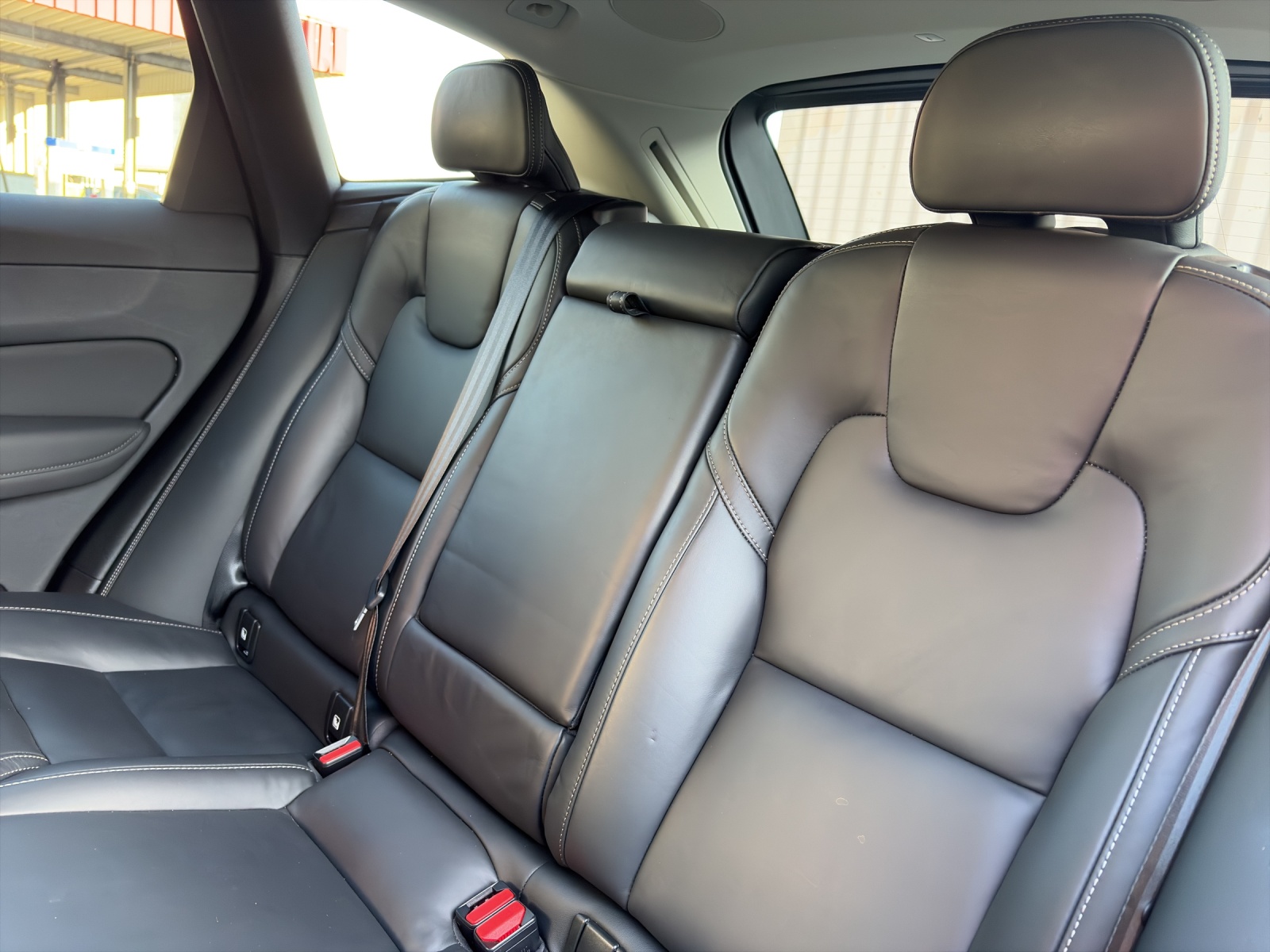 VOLVO XC60 2.0 B5 MH Plus Dark AWD-image-15