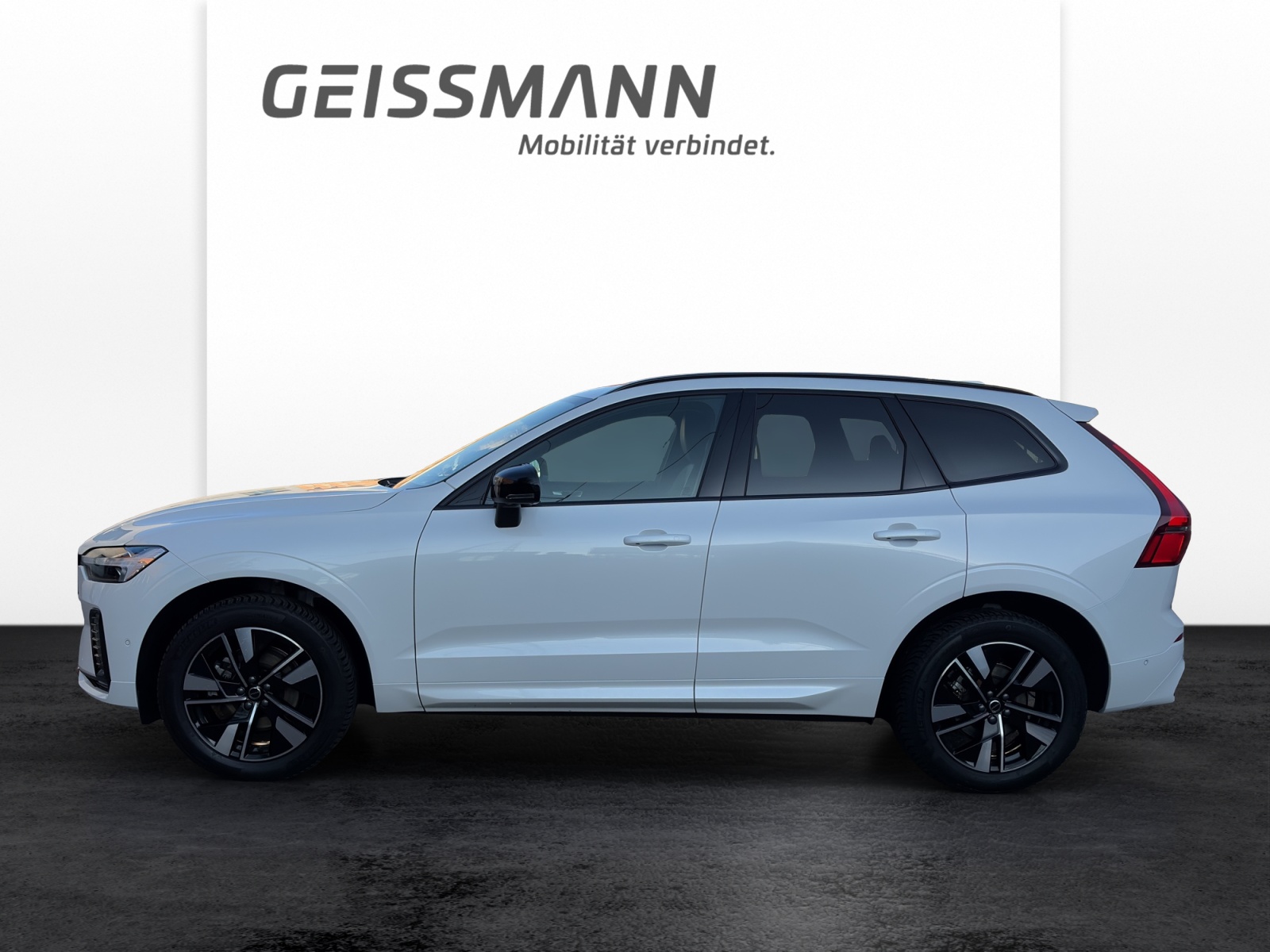 VOLVO XC60 2.0 B5 MH Plus Dark AWD-image-4