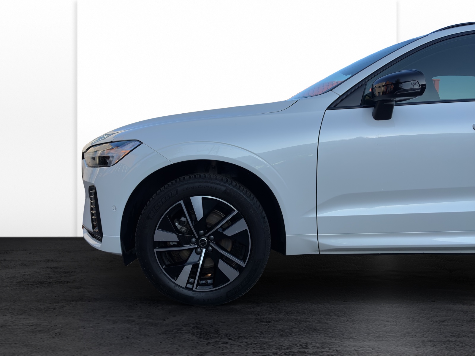 VOLVO XC60 2.0 B5 MH Plus Dark AWD-image-18