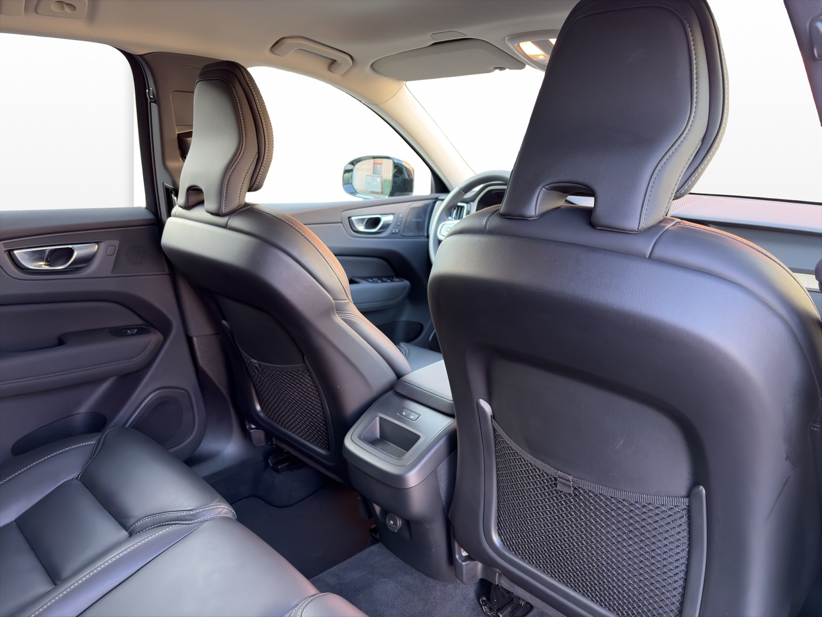 VOLVO XC60 2.0 B5 MH Plus Dark AWD-image-14
