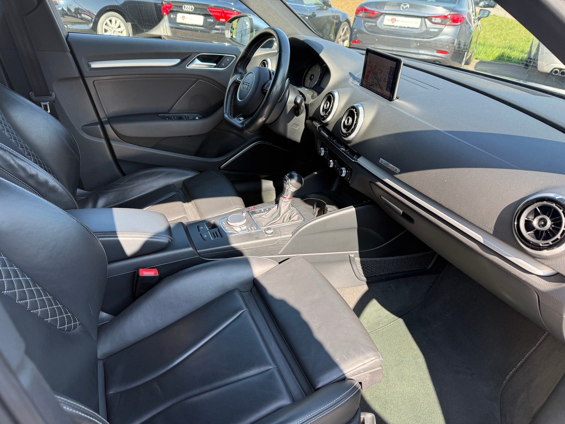 AUDI S3 Sportback 2.0 TFSI quattro S-tronic-image-9