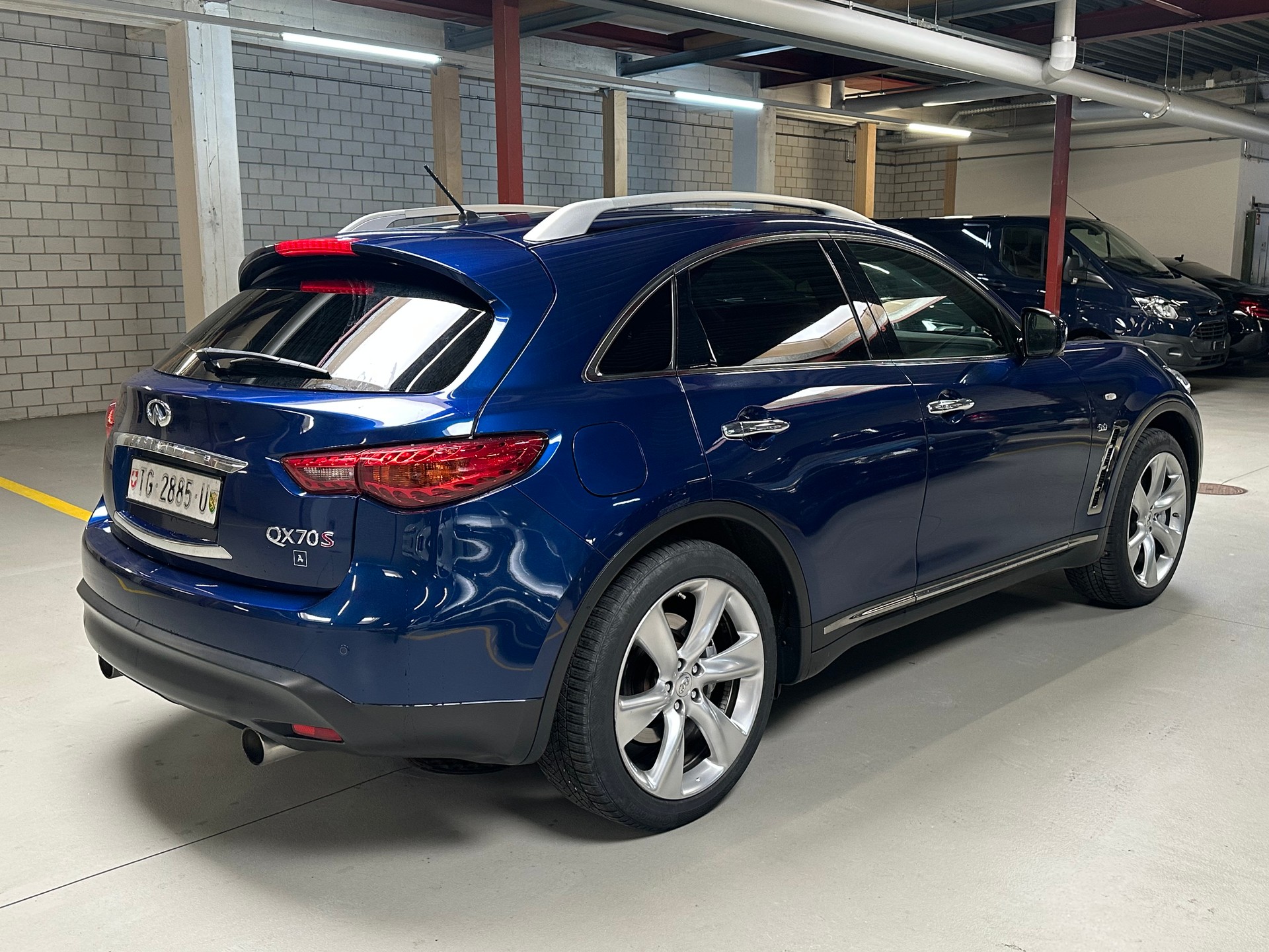 INFINITI QX70 5.0 S Premium AWD Automatic-image-5