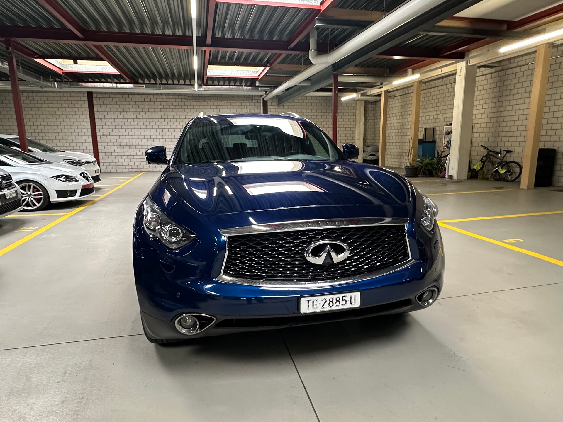 INFINITI QX70 5.0 S Premium AWD Automatic-image-18