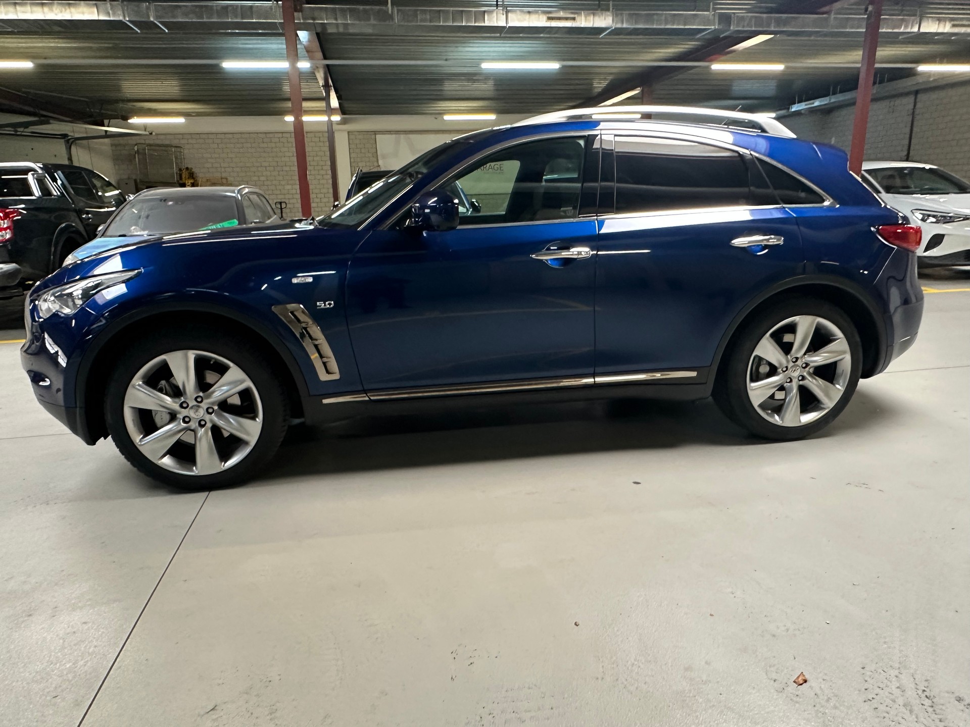 INFINITI QX70 5.0 S Premium AWD Automatic-showroom-element-1