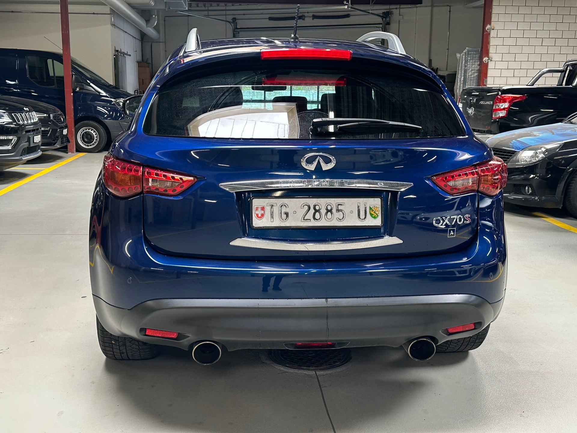 INFINITI QX70 5.0 S Premium AWD Automatic-image-6