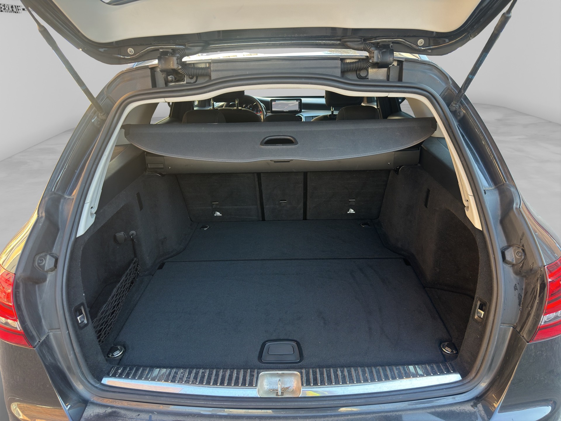 MERCEDES-BENZ C 200 4Matic-image-15