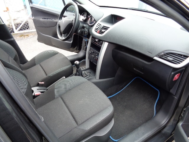PEUGEOT 207 1.4 16V Swiss Edition-image-7