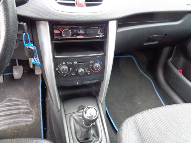 PEUGEOT 207 1.4 16V Swiss Edition-image-10