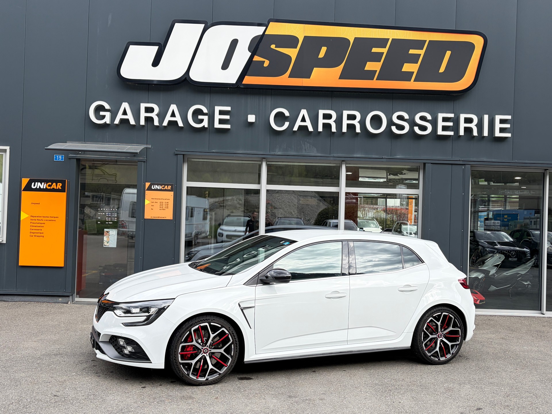 RENAULT Mégane Trophy 300-showroom-element-1