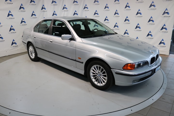 BMW 523i-image-17