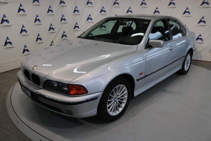 BMW 523i-image-7