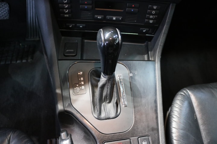 BMW 523i-image-5